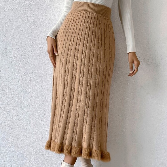 Knit Stretch Beige Fur Trim Skirt - Picture 4 of 9